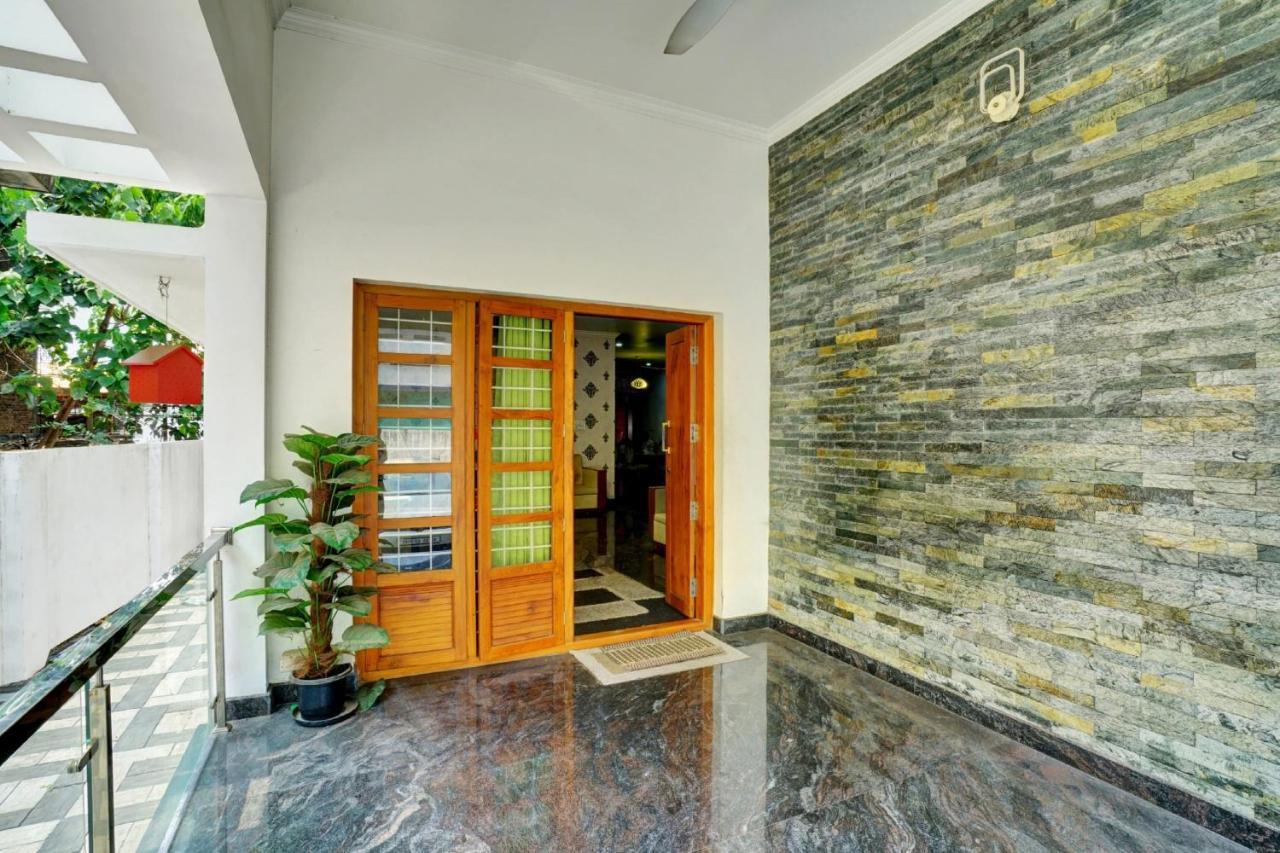 Collection O 81026 Suqoon Premium Stays Kochi Exterior photo