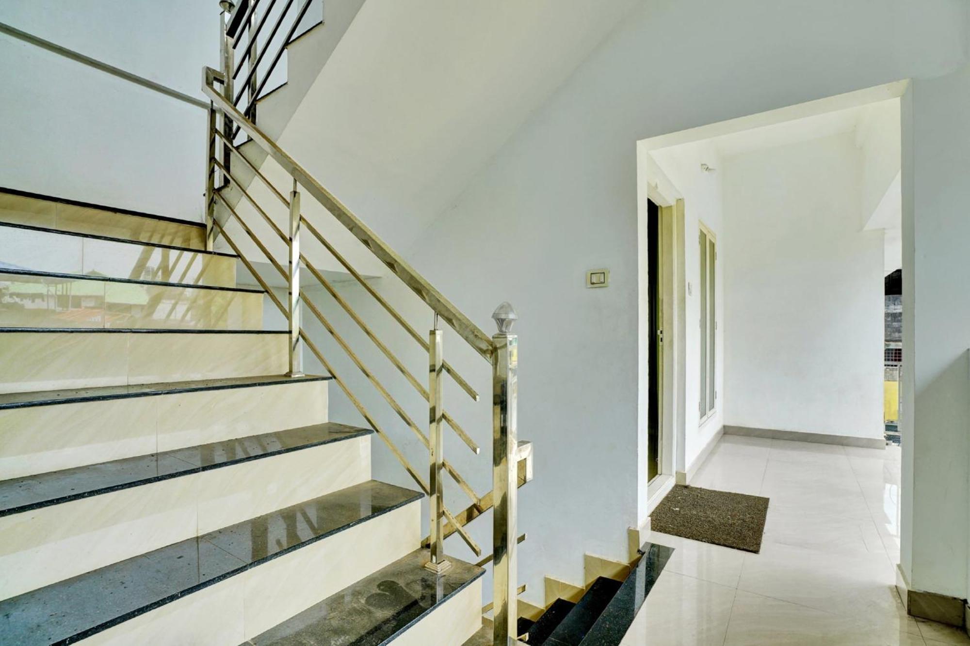 Collection O 81026 Suqoon Premium Stays Kochi Exterior photo