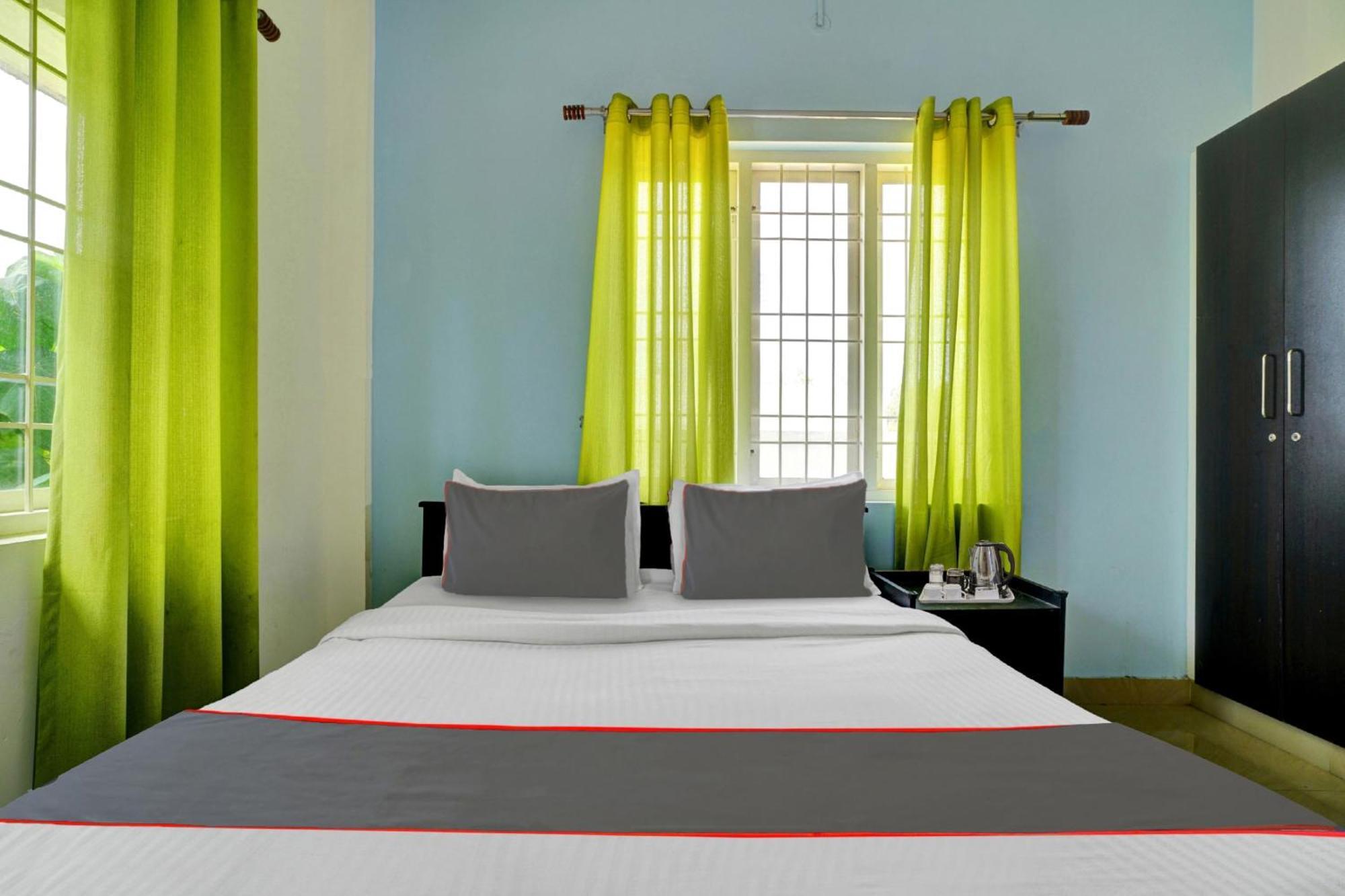 Collection O 81026 Suqoon Premium Stays Kochi Exterior photo