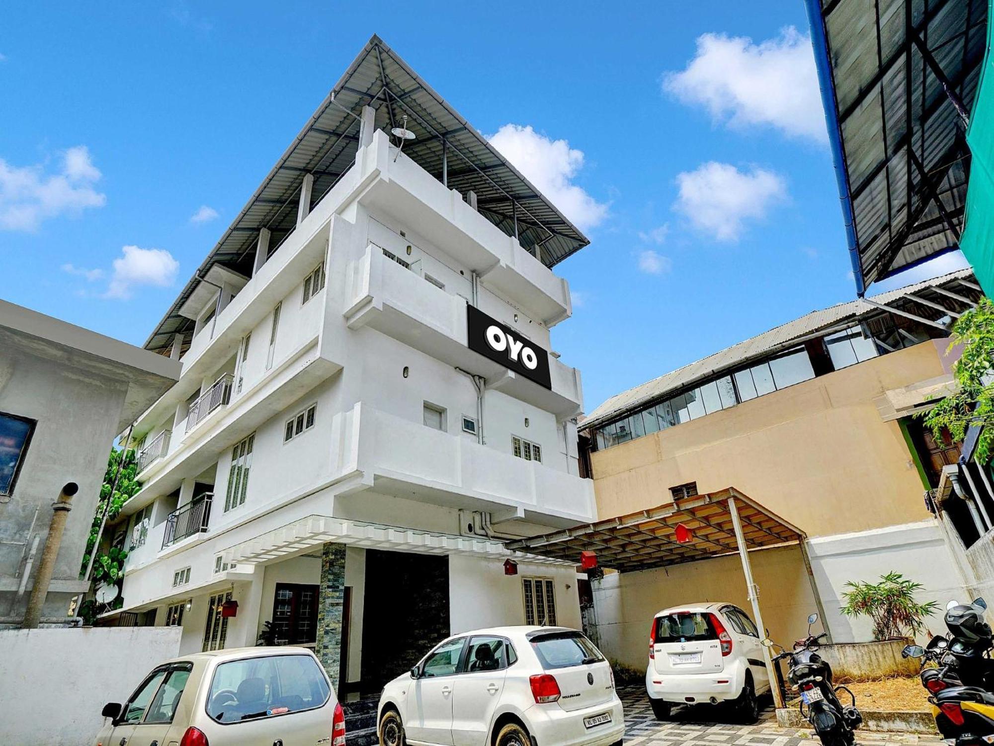 Collection O 81026 Suqoon Premium Stays Kochi Exterior photo
